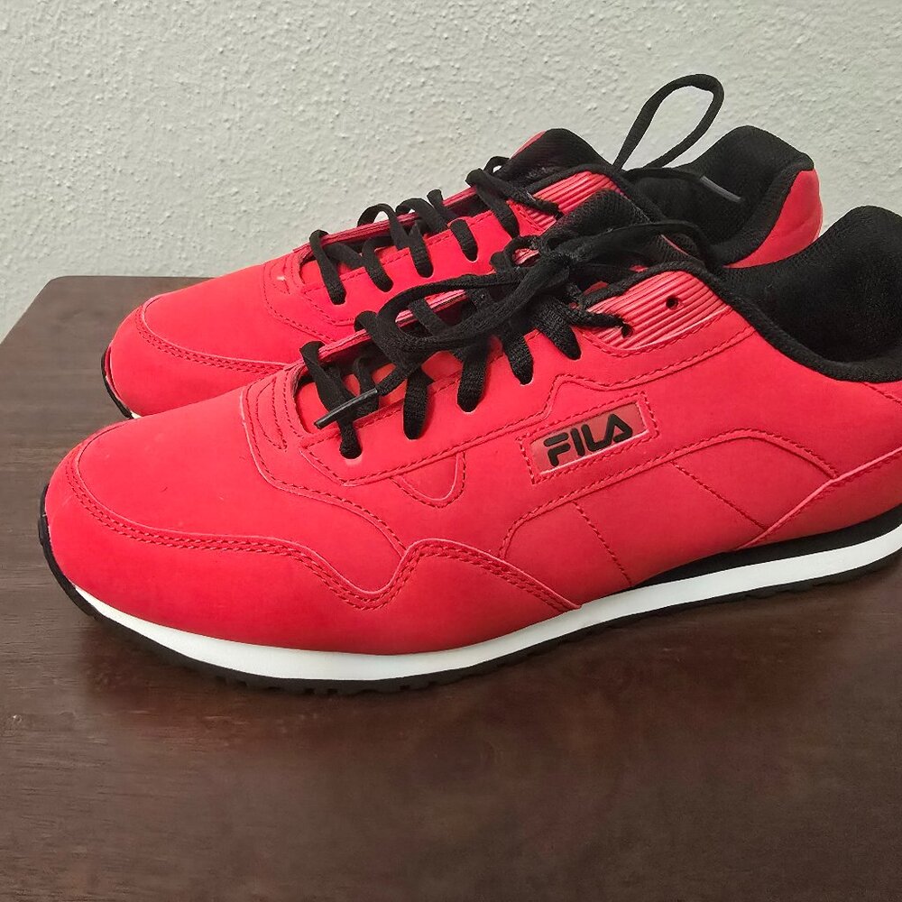 FILA MENS SNEAKERS. NEW